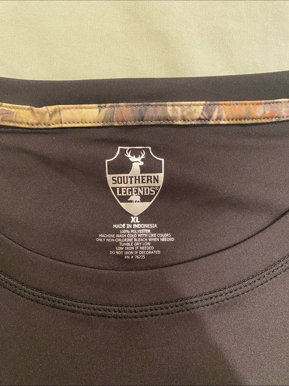 Southern Legends Men's Long-Sleeve Crewneck Shirt - Black with Subtle Logo - Picture 3 of 6